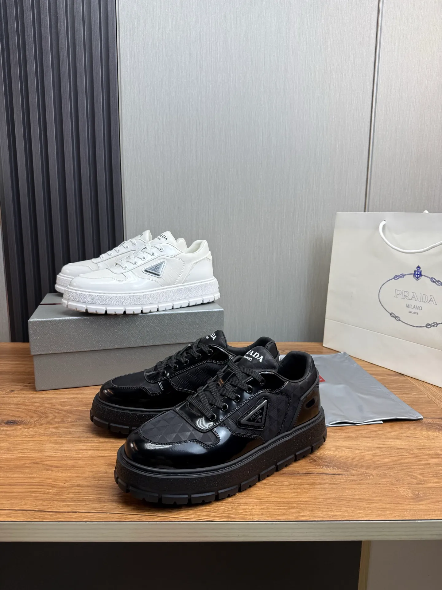 Men's shoes 💰580💰 [PRADA] Autumn and winter hot men's shoes shipped 👏Official website synchronized ⬆️Original fly-woven cowhide fabric + cowhide lining, 1⃣️:1⃣️reproduction, original sole, 38-45 (45. Customized, non-refundable)